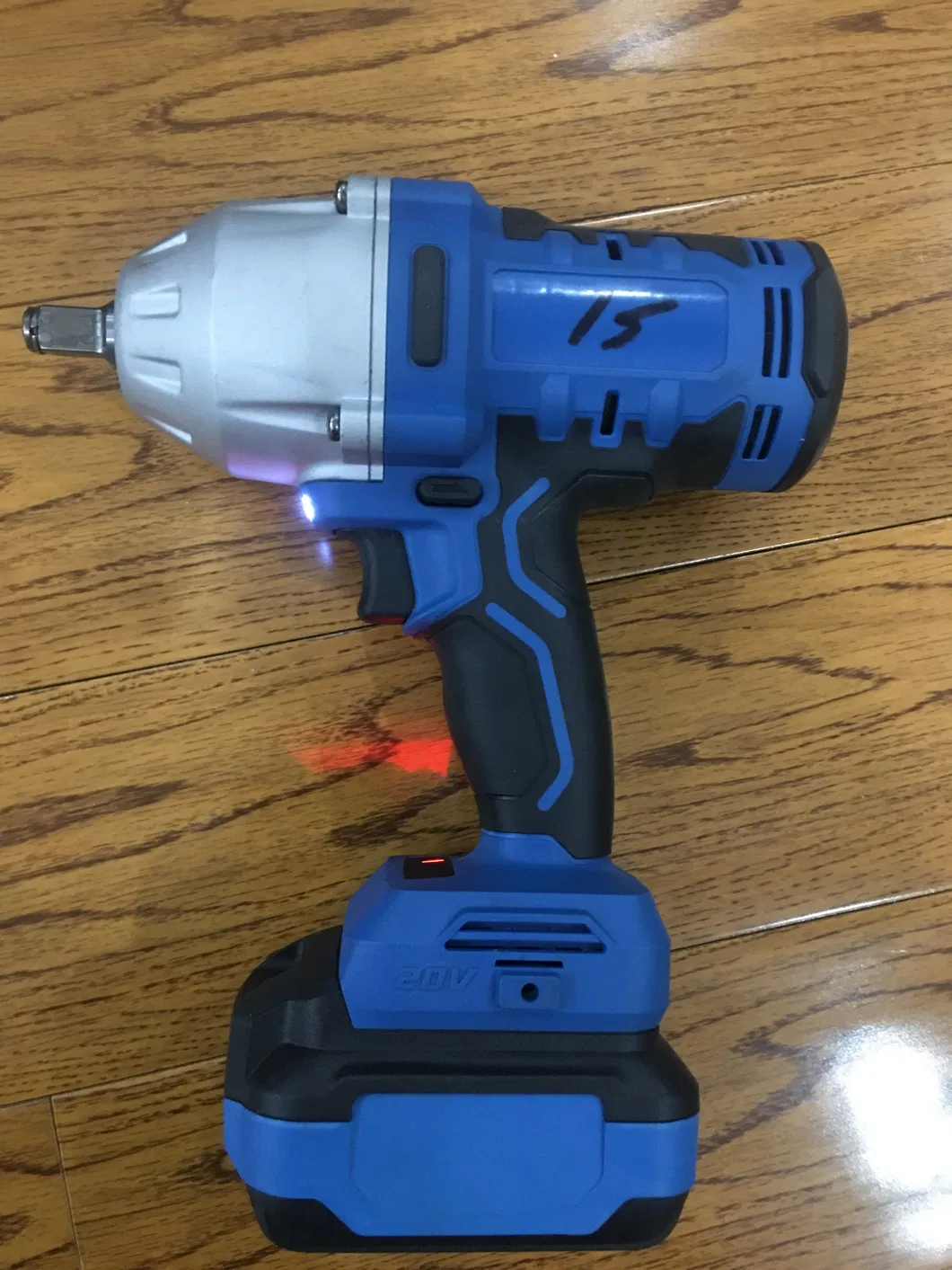 Professional 18V / 20V Cordless Impact Wrench 600 Nm