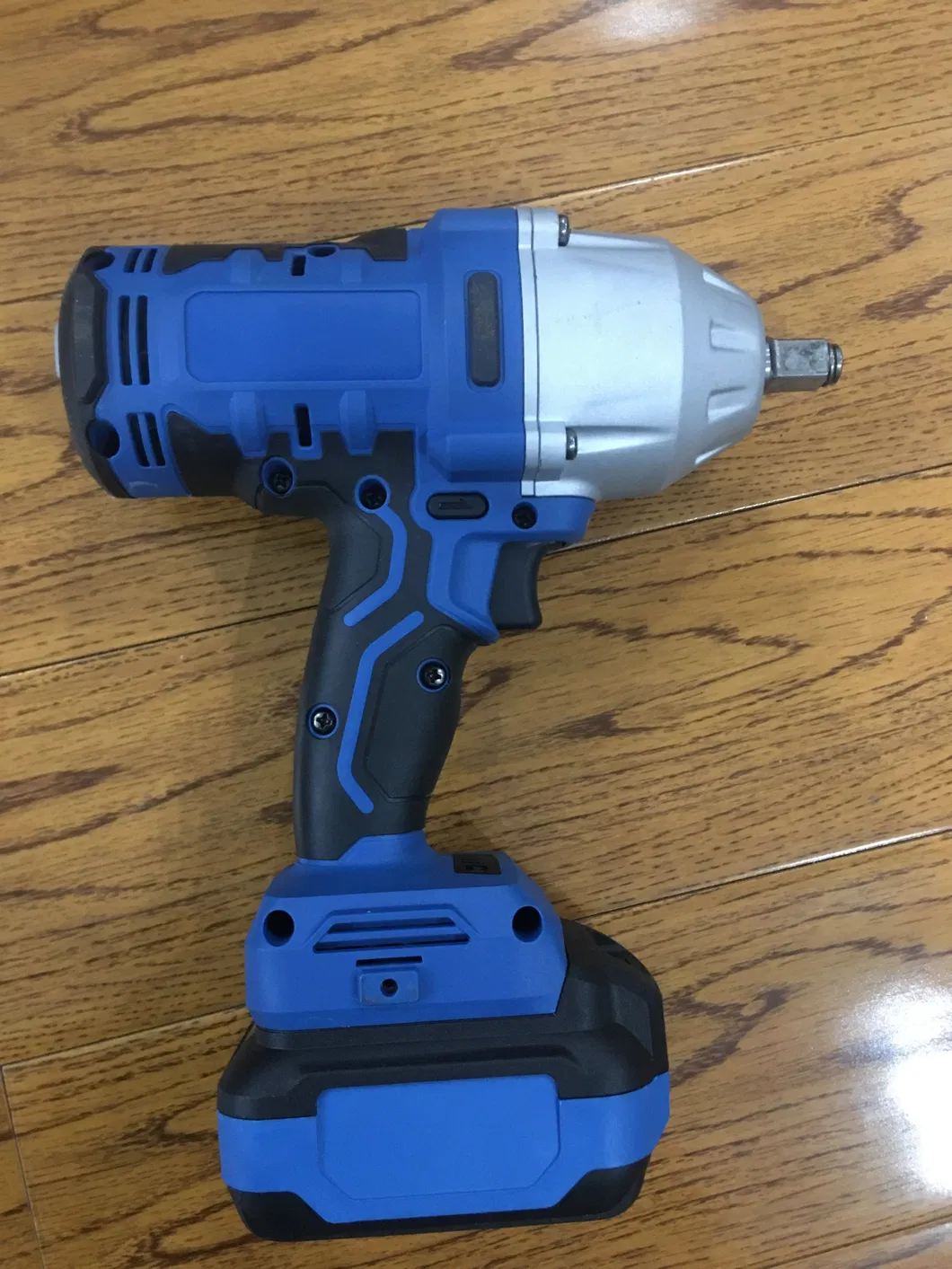 Professional 18V / 20V Cordless Impact Wrench 600 Nm